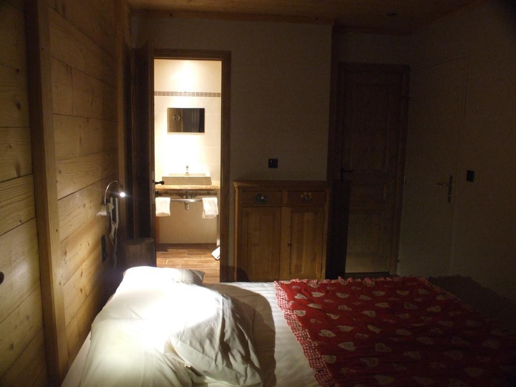 Accueil Savoyard Hotel Mieussy Kamer foto