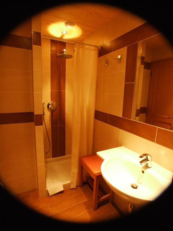 Accueil Savoyard Hotel Mieussy Kamer foto