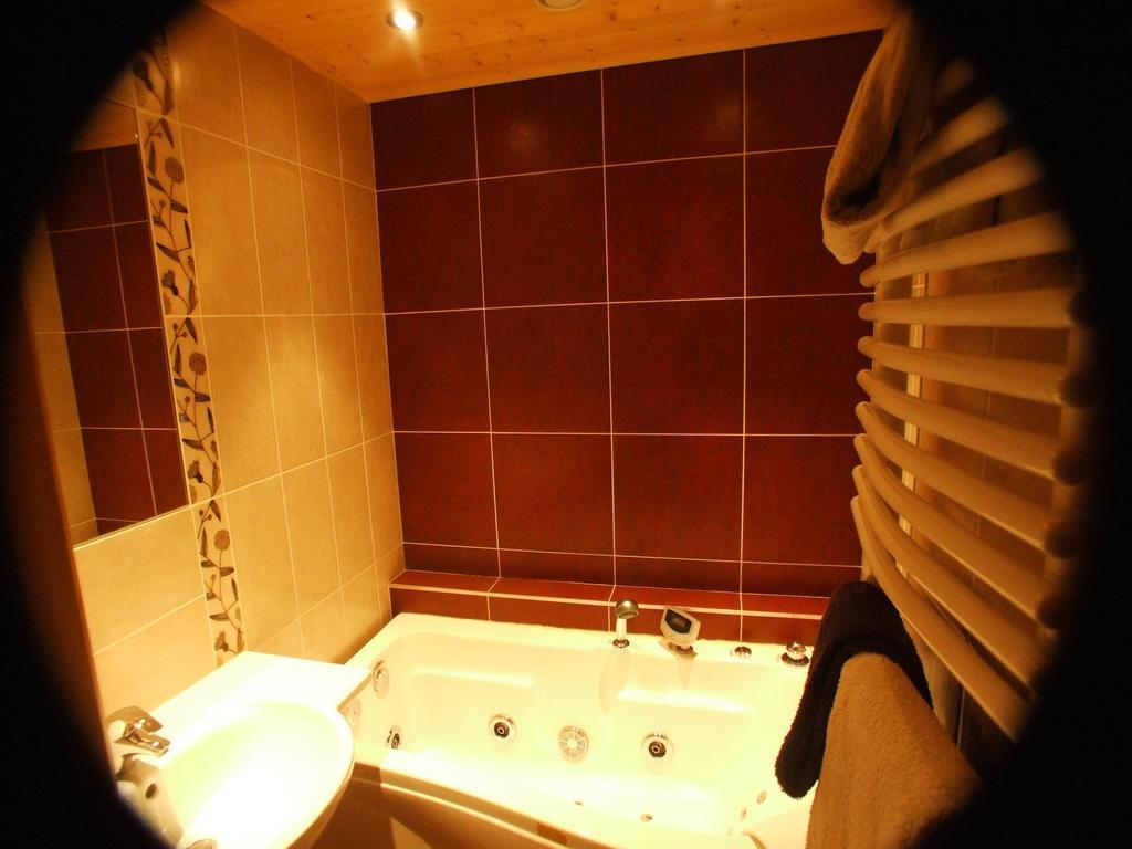 Accueil Savoyard Hotel Mieussy Kamer foto