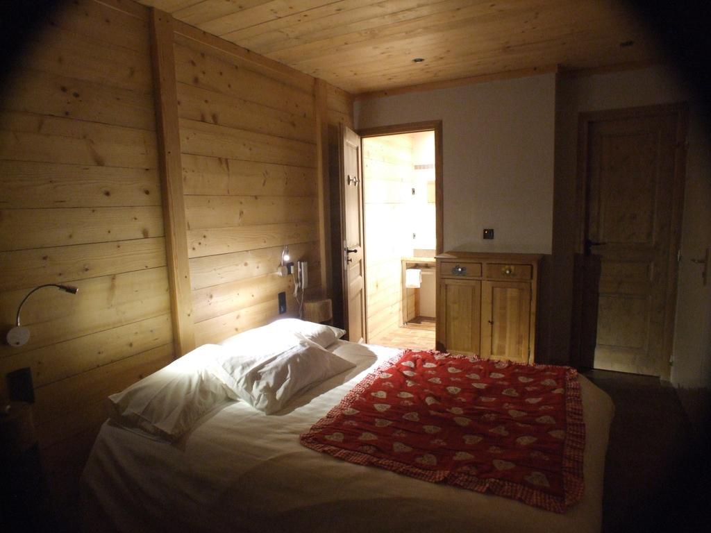 Accueil Savoyard Hotel Mieussy Kamer foto