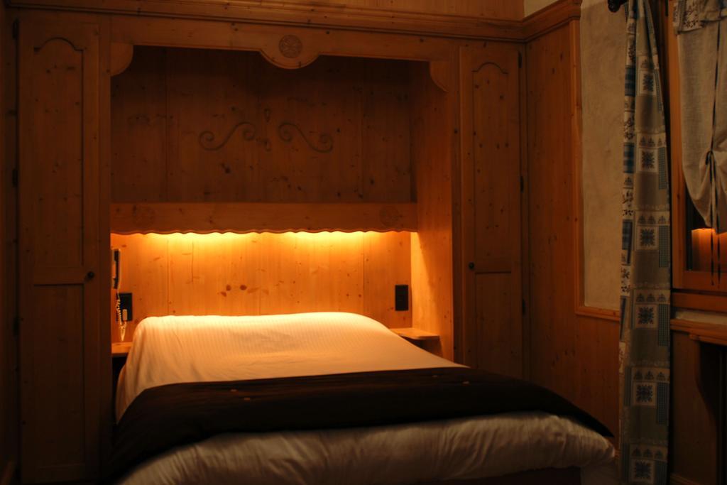 Accueil Savoyard Hotel Mieussy Kamer foto
